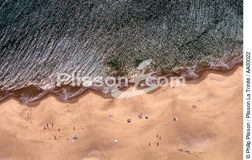 La plage du Croisic (Loire Atlantique, 44), vue de haut. - © Philip Plisson / Plisson La Trinité / AA00022 - Nos reportages photos - Plage