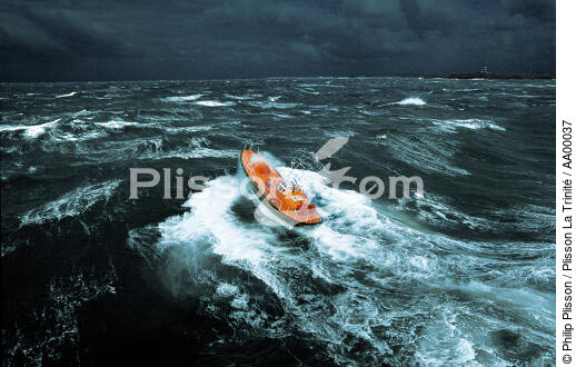 Ouessant Lifeboat (Brittany, 29). - © Philip Plisson / Plisson La Trinité / AA00037 - Photo Galleries - Environment