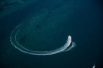 Ski nautique dans la Baie de Quiberon. © Guillaume Plisson / Plisson La Trinité / AA00046 - Photo Galleries - Boat
