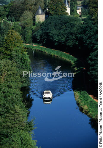 Tourisme fluvial en Ile et Vilaine, 35. - © Philip Plisson / Plisson La Trinité / AA00048 - Photo Galleries - River navigation