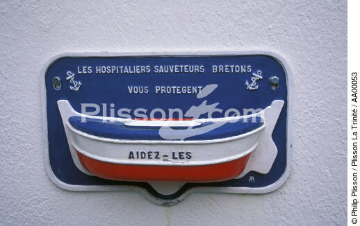 Tirelire pour les hospitaliers sauveteurs à la Trinité sur mer (Morbihan, 56) - © Philip Plisson / Plisson La Trinité / AA00053 - Nos reportages photos - SNSM