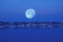 Pleine lune au dessus de la Trinité-sur-Mer © Philip Plisson / Plisson La Trinité / AA00082 - Photo Galleries - Night