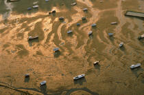 Bateaux posés sur le sable dans le bassin d'Arcachon. © Philip Plisson / Plisson La Trinité / AA00087 - Nos reportages photos - Termes divers