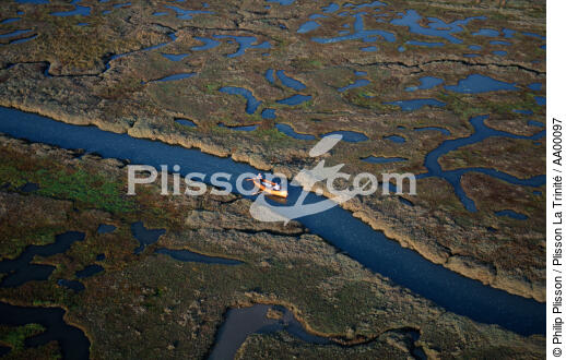 A boat on the Lety. - © Philip Plisson / Plisson La Trinité / AA00097 - Photo Galleries - Aerial shot