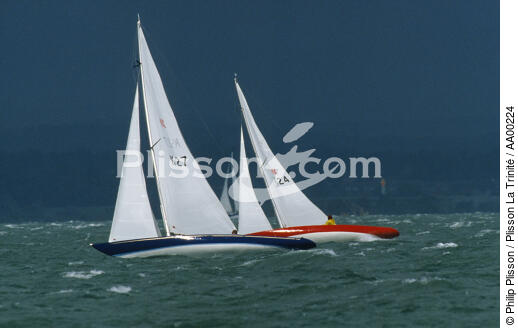 Cowes week 1985 - © Philip Plisson / Plisson La Trinité / AA00224 - Photo Galleries - Storm at sea