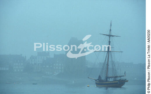 Le Renard aux abords de Saint-Malo. - © Philip Plisson / Plisson La Trinité / AA00230 - Photo Galleries - Privateer