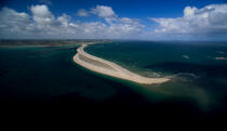 Sillon de Talbert : langue naturelle de sable et de galets longue de 3 km. © Philip Plisson / Plisson La Trinité / AA00105 - Photo Galleries - Good weather