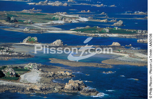 Rocher à marée basse à Port-Blanc. - © Philip Plisson / Plisson La Trinité / AA00106 - Photo Galleries - Good weather