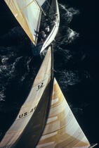 Croisement de deux Class America. © Philip Plisson / Plisson La Trinité / AA00133 - Photo Galleries - Boat