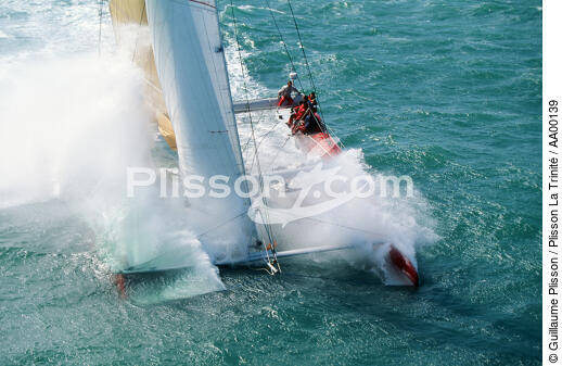 Le catamaran Dupont Duran en pleine course. - © Guillaume Plisson / Plisson La Trinité / AA00139 - Nos reportages photos - Personnage
