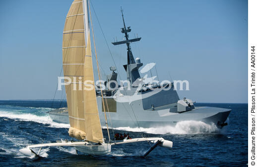 Le Surcouf et l'Hydroptère bord à bord . - © Guillaume Plisson / Plisson La Trinité / AA00144 - Photo Galleries - Multihull