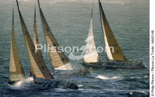 Voiliers bord à bord lors de la Fastnet . - © Philip Plisson / Plisson La Trinité / AA00148 - Nos reportages photos - Course