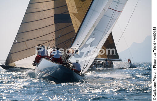 CroisementTomahawk et Freedom - © Guillaume Plisson / Plisson La Trinité / AA00158 - Photo Galleries - Classic Yachting