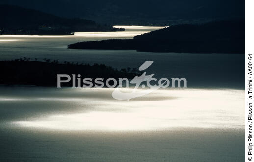 La baie de Sullivan en Tasmanie. - © Philip Plisson / Plisson La Trinité / AA00164 - Photo Galleries - Light