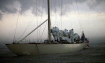 L'équipage du Columbia naviguant sous la tempête. © Philip Plisson / Plisson La Trinité / AA00191 - Nos reportages photos - Tempêtes