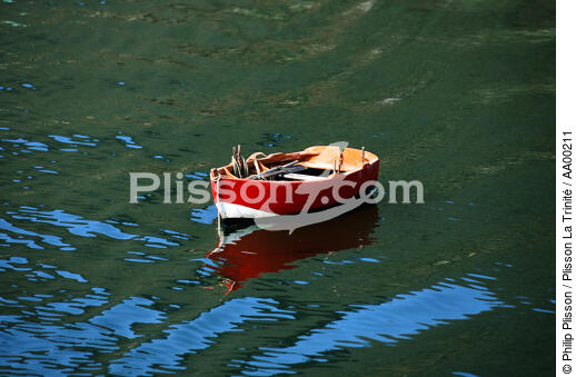 Barque rouge - © Philip Plisson / Plisson La Trinité / AA00211 - Photo Galleries - Nautical terms