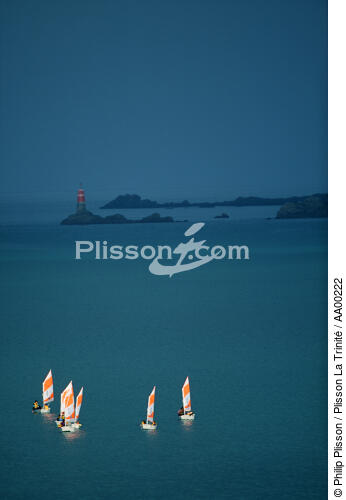 Mercredi matin à Perros - © Philip Plisson / Plisson La Trinité / AA00222 - Photo Galleries - Dinghy or small boat with centre-board