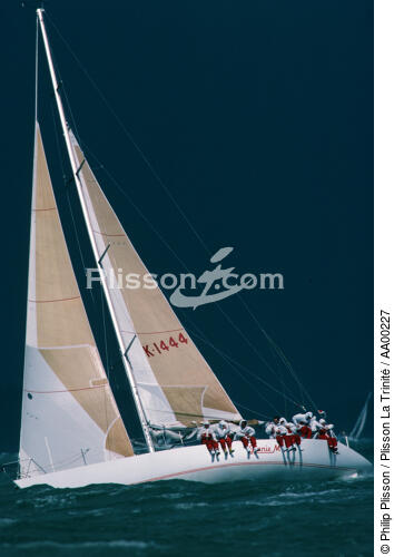 Ciel de grain pendant les Cowes week 1985. - © Philip Plisson / Plisson La Trinité / AA00227 - Nos reportages photos - Vertical