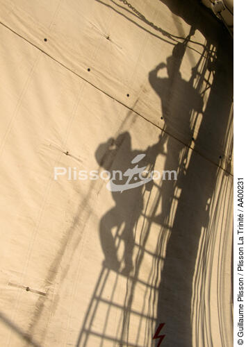 Ombres des gabiers dans les voiles du Belem - © Guillaume Plisson / Plisson La Trinité / AA00231 - Nos reportages photos - Vue non aérienne