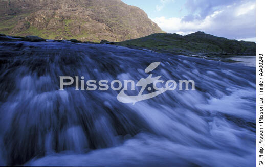 Loch Scavaig (Ecosse) - © Philip Plisson / Plisson La Trinité / AA00249 - Photo Galleries - Cascade, torrent