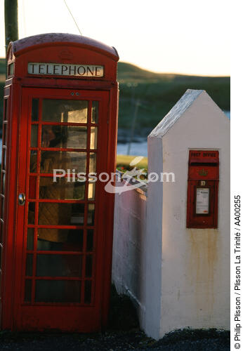 Cabine téléphonique à Rinns of Islay (Ecosse). - © Philip Plisson / Plisson La Trinité / AA00255 - Nos reportages photos - Cabine téléphonique