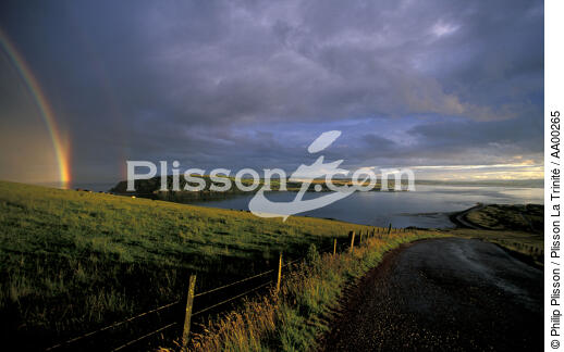 Arc-en-ciel sur Nigg Bay (Ecosse). - © Philip Plisson / Plisson La Trinité / AA00265 - Photo Galleries - Geomorphology