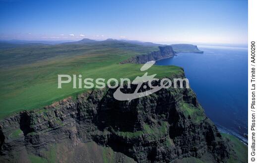 Paysage avec falaise sur l'île de Skye. - © Guillaume Plisson / Plisson La Trinité / AA00290 - Nos reportages photos - Mer