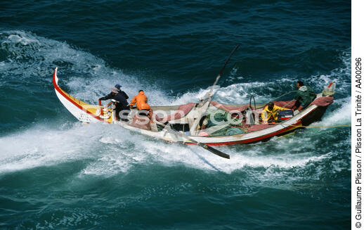 Pêche sur les côtes portugaises. - © Guillaume Plisson / Plisson La Trinité / AA00296 - Nos reportages photos - Mer agitée