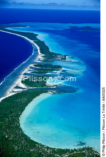 Vue aérienne de Bora Bora. - © Philip Plisson / Plisson La Trinité / AA00325 - Photo Galleries - Polynesia