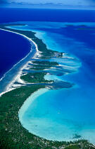 Vue aérienne de Bora Bora. © Philip Plisson / Plisson La Trinité / AA00325 - Nos reportages photos - Pays étranger