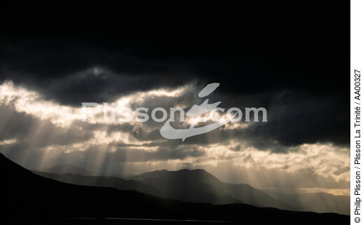 Effet de lumière sur la Patagonie. - © Philip Plisson / Plisson La Trinité / AA00327 - Nos reportages photos - Paysage intérieur