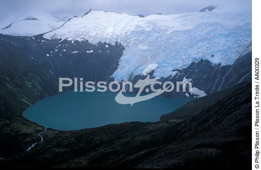 Un cirque glaciaire en Patagonie. - © Philip Plisson / Plisson La Trinité / AA00329 - Nos reportages photos - Glacier