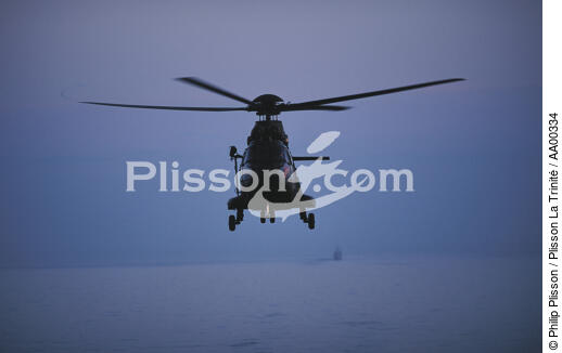 Hélicoptère militaire en Patagonie. - © Philip Plisson / Plisson La Trinité / AA00334 - Photo Galleries - Sea