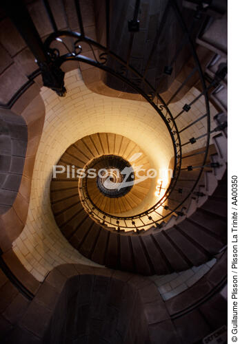 Intérieur du phare d'Eckmühl, vue de l'escalier en colimaçon. - © Guillaume Plisson / Plisson La Trinité / AA00350 - Nos reportages photos - Construction