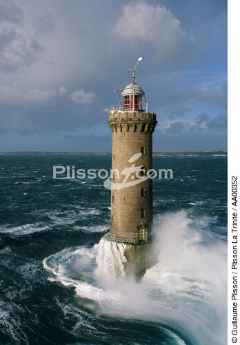 Le phare de Kéréon dans l'archipel de Molène. - © Guillaume Plisson / Plisson La Trinité / AA00352 - Photo Galleries - French Lighthouses