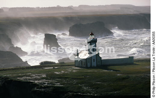 Le phare des Poulains (Belle-île) un jour de tempête. - © Philip Plisson / Plisson La Trinité / AA00355 - Photo Galleries - Belle-Ile