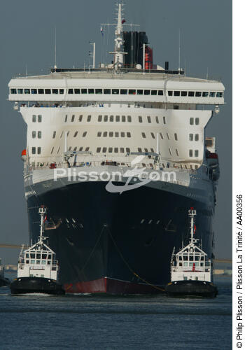1 ère sortie, mi septembre 2003, pour le Queen Mary II - © Philip Plisson / Plisson La Trinité / AA00356 - Nos reportages photos - Transport maritime