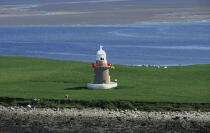 A lighthouse between land and sea © Philip Plisson / Plisson La Trinité / AA00364 - Photo Galleries - Low tide