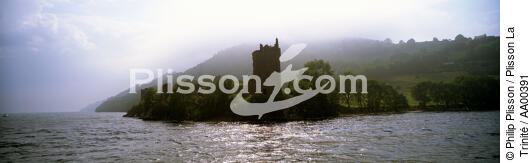 Château Urquhart dans le loch Ness. - © Philip Plisson / Plisson La Trinité / AA00391 - Nos reportages photos - Hydrologie