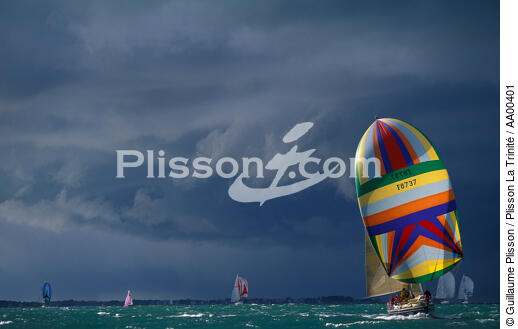 Saga en premier plan, Entrainement d'hiver. - © Guillaume Plisson / Plisson La Trinité / AA00401 - Photo Galleries - Stormy sky