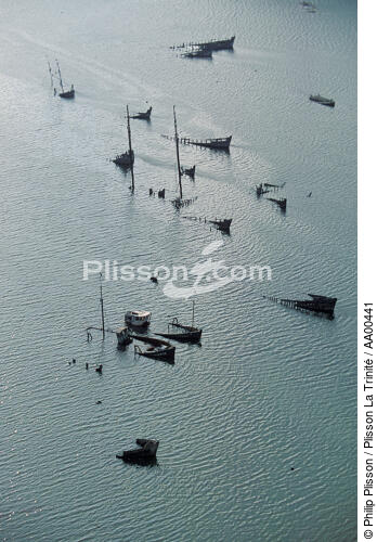 Epaves de thoniers dans le Blavet. - © Philip Plisson / Plisson La Trinité / AA00441 - Nos reportages photos - Mer