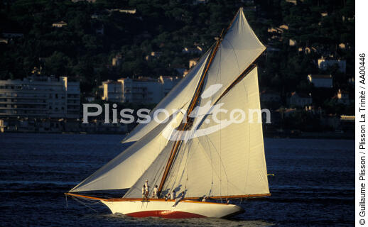 Avel au crépuscule. - © Guillaume Plisson / Plisson La Trinité / AA00446 - Photo Galleries - Yachting