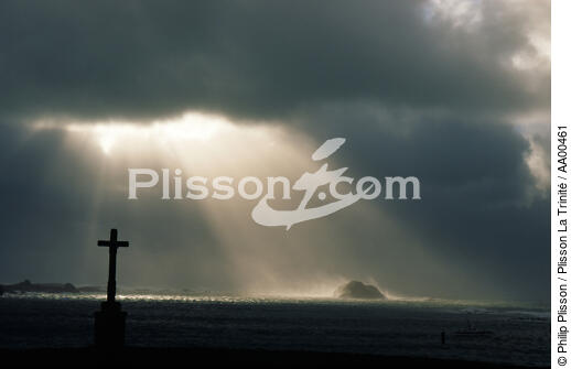 Saint-Nicolas Cross (Ouessant, Finistère). - © Philip Plisson / Plisson La Trinité / AA00461 - Photo Galleries - Worship
