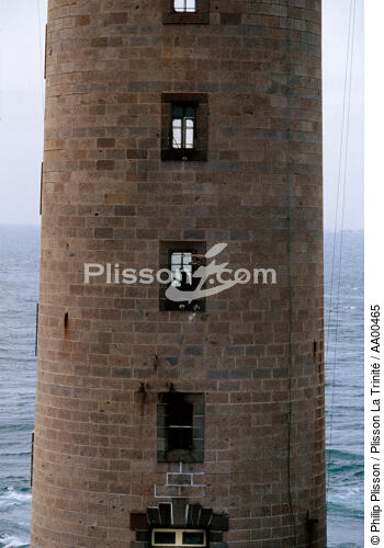 The keeper does not hear the helicopter observing him. - © Philip Plisson / Plisson La Trinité / AA00465 - Photo Galleries - French Lighthouses