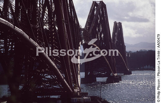 Pont ferroviaire qui enjambe la First of Forth (Edinburgh,Ecosse). - © Philip Plisson / Plisson La Trinité / AA00479 - Nos reportages photos - Rivière [Eco]