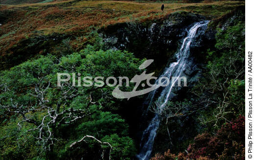 L'Ecosse en miniature, c'est ainsi que l'on parle de l'île d'Arran dans l'estuaire de la Clyde. - © Philip Plisson / Plisson La Trinité / AA00482 - Nos reportages photos - Vue non aérienne