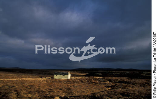 Ancienne maison de berger dans le centre de l'île Lewis. - © Philip Plisson / Plisson La Trinité / AA00487 - Photo Galleries - Cloud