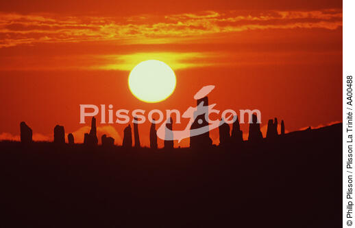 Le site de Calanais Standing Stones . - © Philip Plisson / Plisson La Trinité / AA00488 - Nos reportages photos - Coucher de soleil