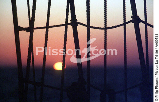 Coucher de soleil sur le HMS Rose. - © Philip Plisson / Plisson La Trinité / AA00511 - Nos reportages photos - Trois-mâts