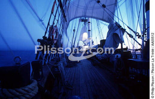 La nuit, sur le pont du HMS Rose. - © Philip Plisson / Plisson La Trinité / AA00512 - Nos reportages photos - Voilier